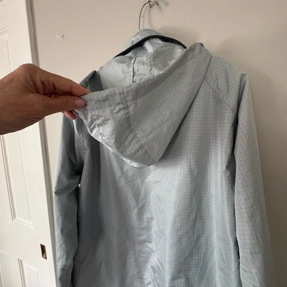 Quicksilver Jacket Windbreaker Womens Lg Hooded Full Zip Pocket Logo Silver - Picture 5 of 11